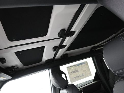 New 2025 Ford Bronco Badlands image 23