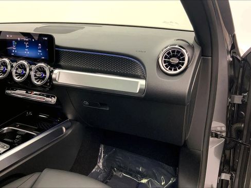 Used 2025 Mercedes-Benz GLB 250 image 28