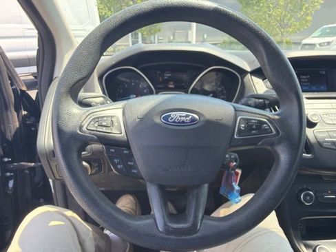 Used 2017 Ford Focus SE FWD image 27