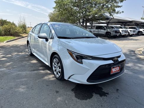 Used 2025 Toyota Corolla LE FWD image 9