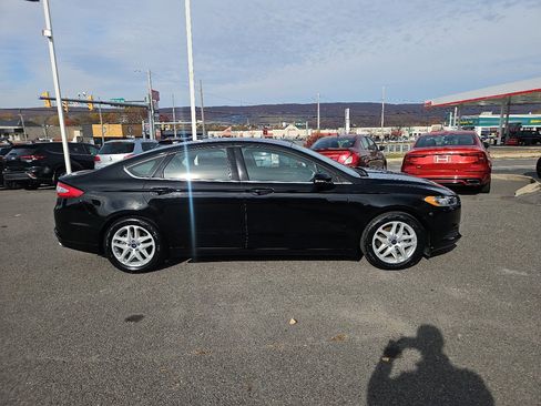 Used 2016 Ford Fusion SE image 2