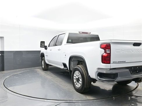 Used 2024 Chevrolet Silverado 2500 LT w/ Convenience Package image 13