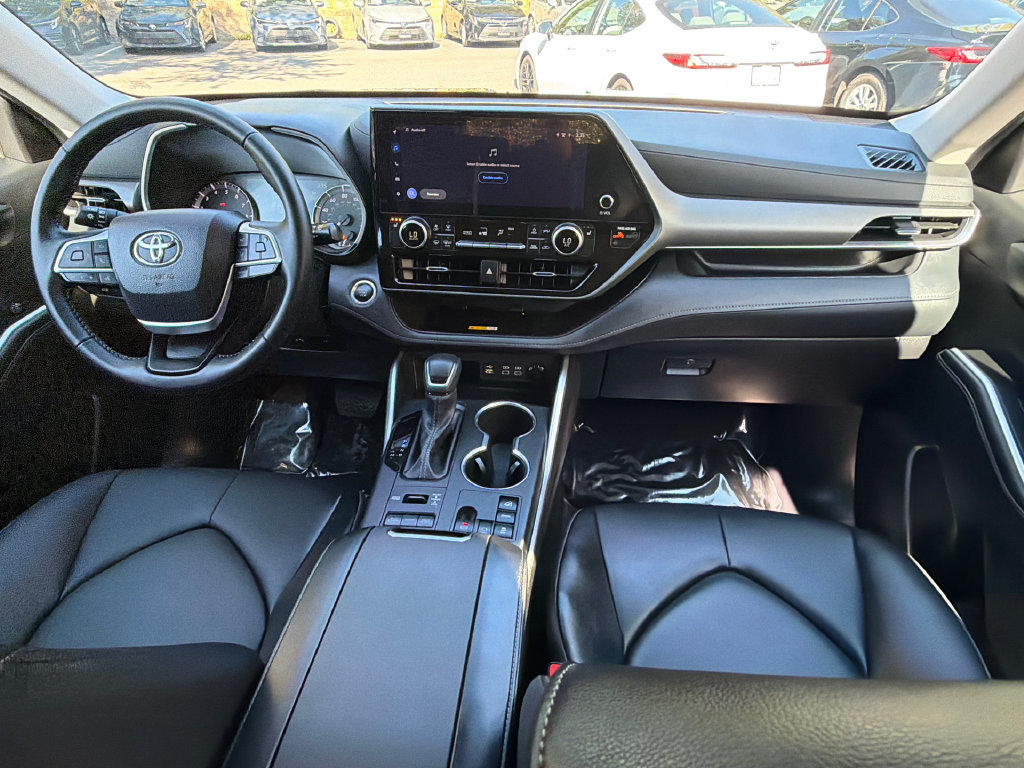 Used 2025 Toyota Highlander XLE AWD/4WD image 18