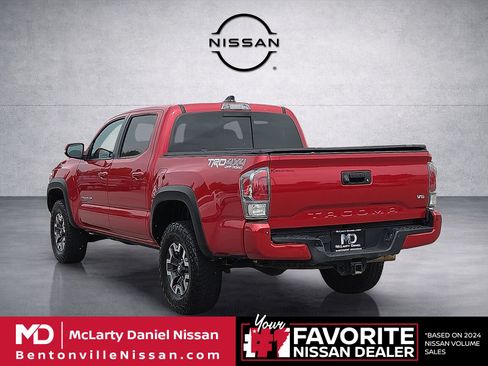 Used 2021 Toyota Tacoma TRD Off-Road w/ Technology Package AWD/4WD image 4