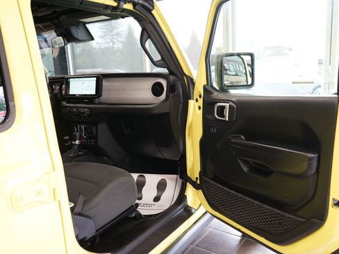 Used 2024 Jeep Wrangler Unlimited AWD/4WD image 43