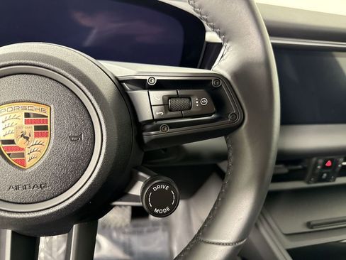 Certified 2025 Porsche Macan 4 Electric image 39