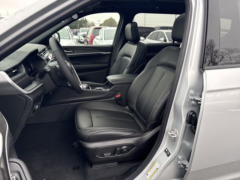 New 2025 Jeep Grand Cherokee L Limited image 17