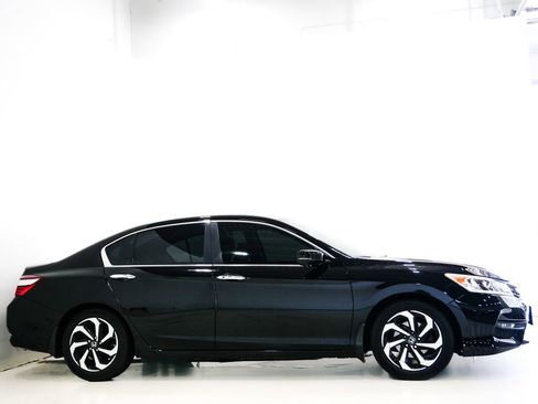 Used 2016 Honda Accord EX image 5