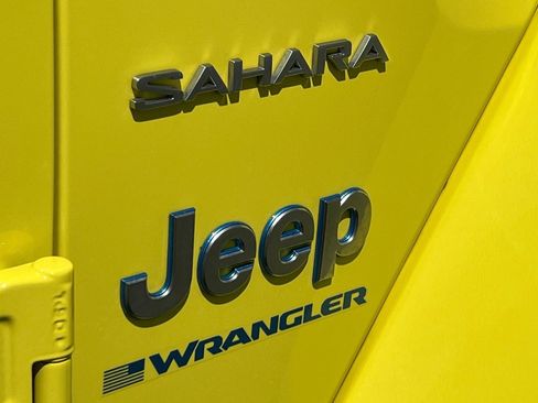 Used 2023 Jeep Wrangler Unlimited Sahara w/ Cold Weather Group AWD/4WD image 41