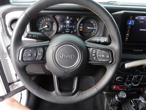 Used 2024 Jeep Wrangler Unlimited AWD/4WD image 6