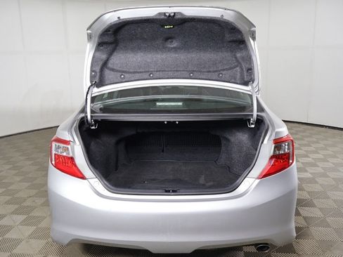 Used 2013 Toyota Camry SE w/ Leather Pkg FWD image 14