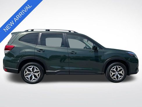 Used 2023 Subaru Forester Premium AWD/4WD image 2
