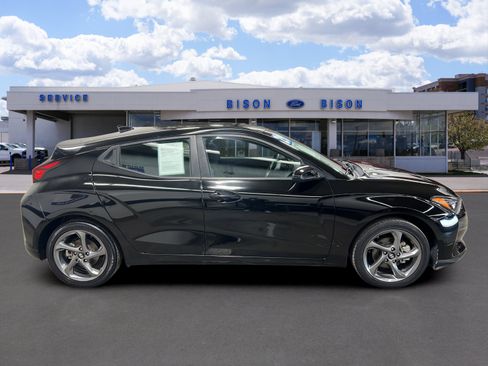 Used 2020 Hyundai Veloster 2.0 image 2