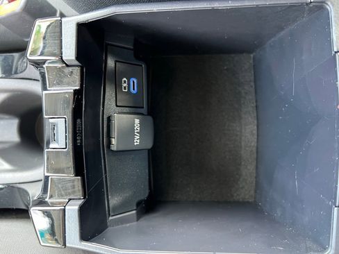 Used 2022 Toyota Corolla LE FWD image 35