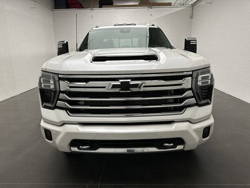 Used 2024 Chevrolet Silverado 3500 High Country w/ High Country Premium Package AWD/4WD image 4