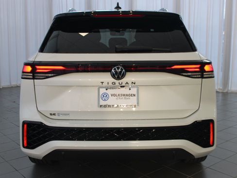 New 2026 Volkswagen Tiguan SE R-Line image 9