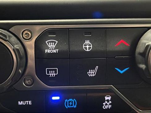 Used 2022 Jeep Wrangler Unlimited Sahara w/ Cold Weather Group image 28