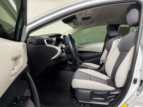 Used 2025 Toyota Corolla LE FWD image 5