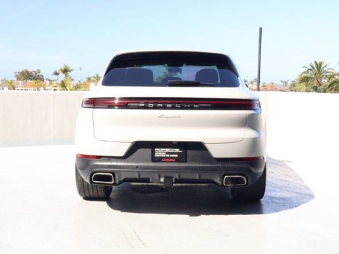 Certified 2025 Porsche Cayenne AWD/4WD image 10