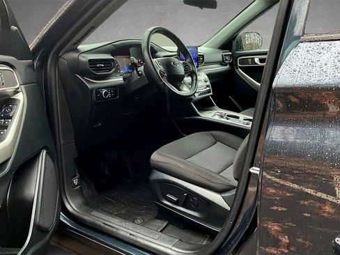 Used 2023 Ford Explorer XLT image 16