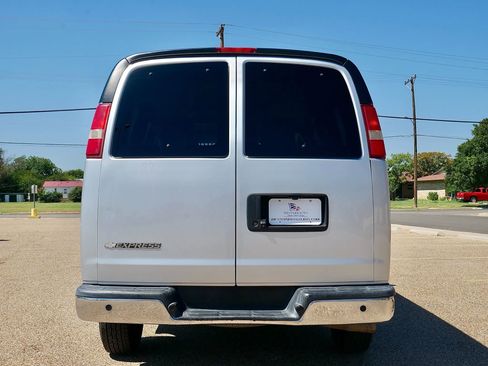 Used 2017 Chevrolet Express 2500 image 6