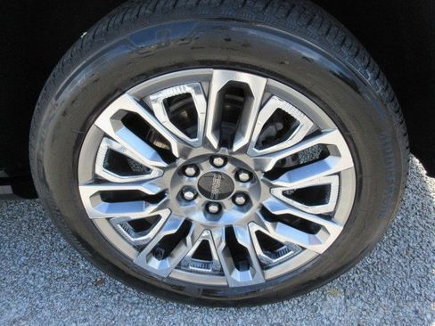 Used 2023 GMC Yukon XL Denali Ultimate AWD/4WD image 11