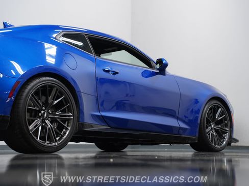 Used 2018 Chevrolet Camaro ZL1 RWD image 28
