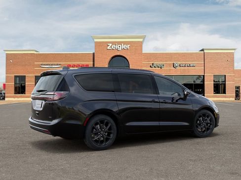 New 2026 Chrysler Pacifica Select w/ S Appearance Package AWD/4WD image 4