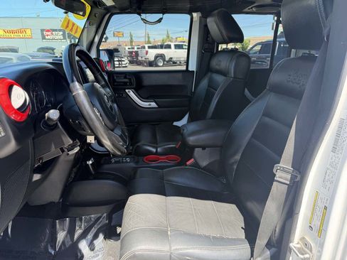 Used 2012 Jeep Wrangler Unlimited Sahara w/ Connectivity Group AWD/4WD image 11