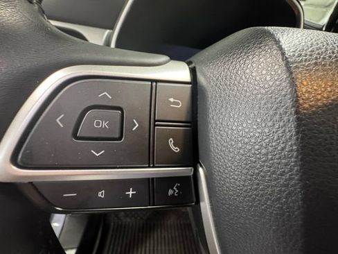 Used 2023 Toyota Highlander Platinum FWD image 18