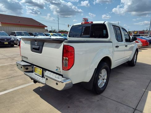 Used 2017 Nissan Frontier SV w/ SV Value Truck Package RWD image 4