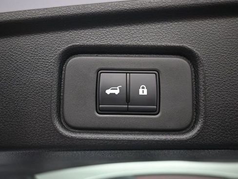 Used 2025 Nissan Pathfinder SL AWD/4WD image 29