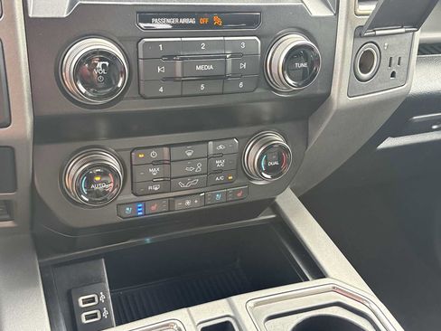 Used 2020 Ford F150 Raptor w/ Equipment Group 802A Luxury AWD/4WD image 18