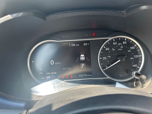 Used 2023 Nissan Versa SV FWD image 14
