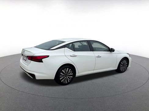 Used 2025 Nissan Altima 2.5 SV FWD image 14