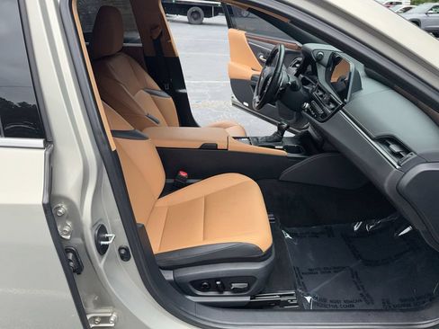 Used 2024 Lexus ES 350 w/ Premium Package FWD image 32