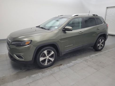 Used 2019 Jeep Cherokee Limited w/ Technology Group image 2