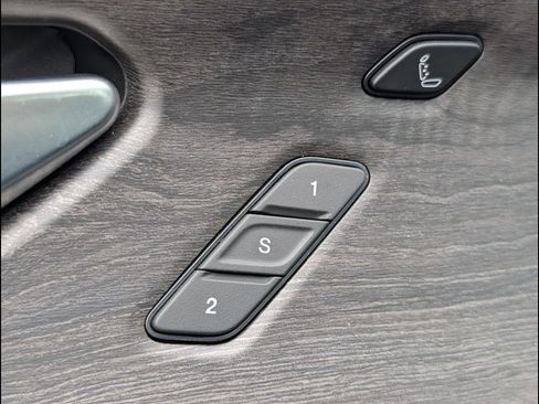 Used 2023 Jeep Grand Cherokee Overland w/ Luxury Tech Group IV image 20