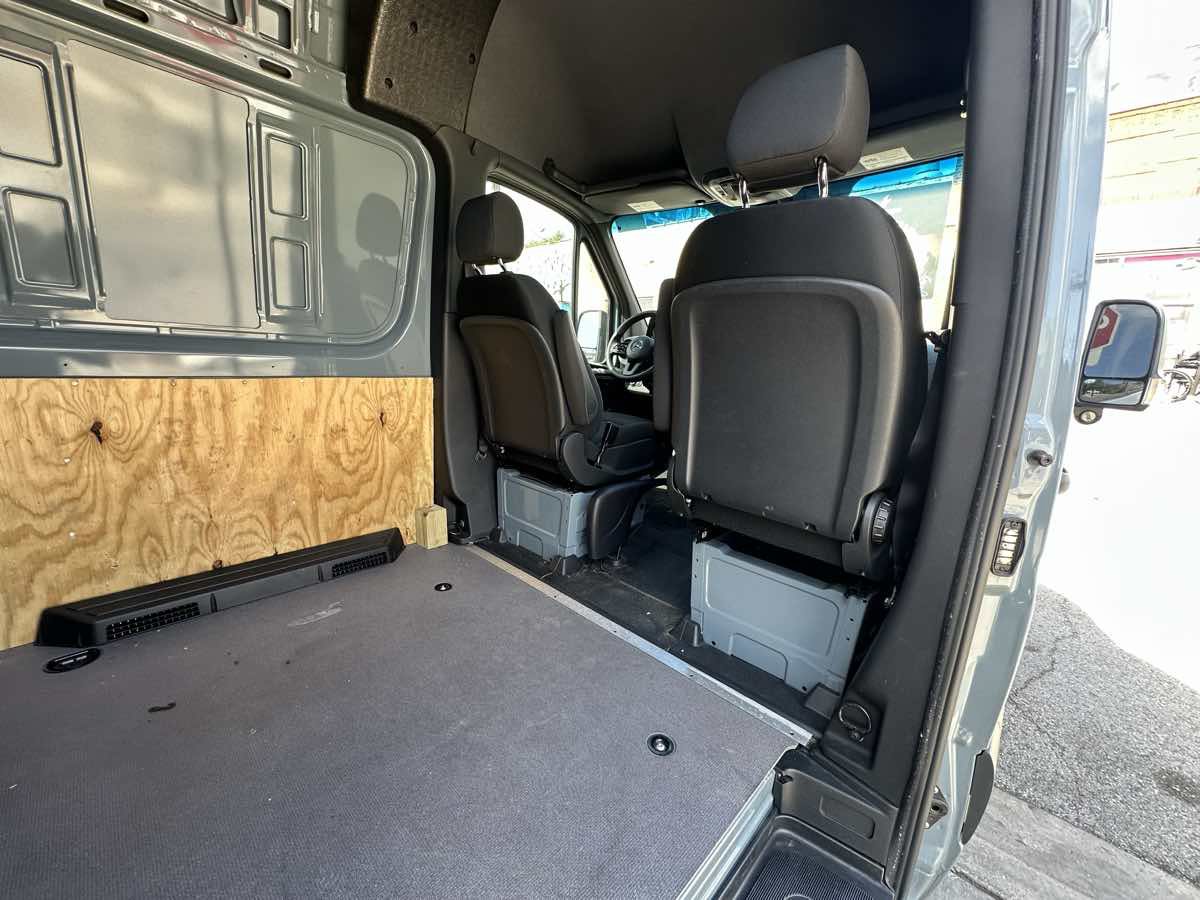 Used 2024 Mercedes-Benz Sprinter 2500 w/ Acoustic Package image 18