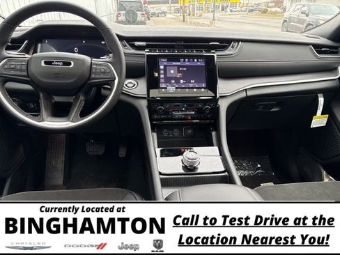 New 2025 Jeep Grand Cherokee 4WD image 17