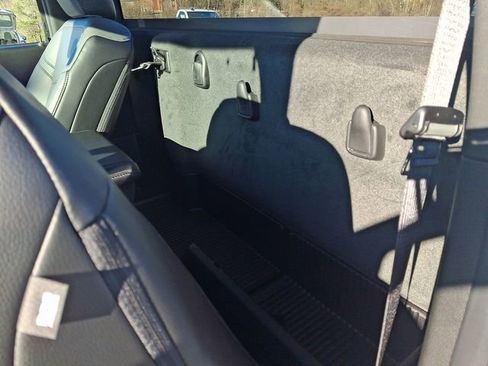 Used 2024 RAM 2500 Tradesman w/ Chrome Appearance Group image 10