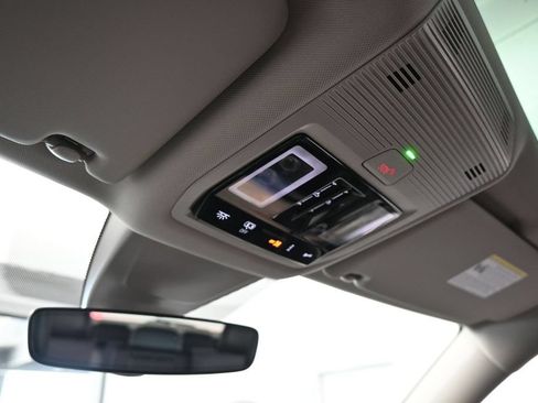 Used 2024 Volkswagen Atlas SE w/ Panoramic Sunroof Package FWD image 25