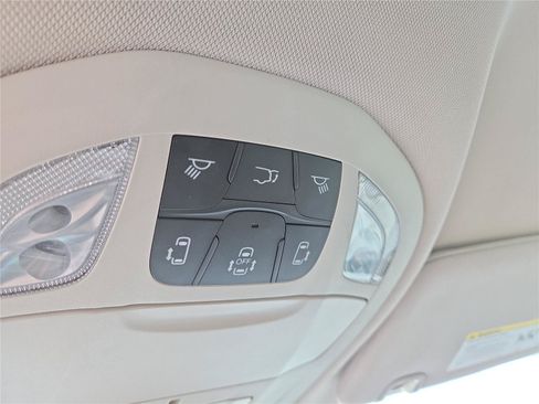 Used 2023 Chrysler Pacifica Touring-L FWD image 12