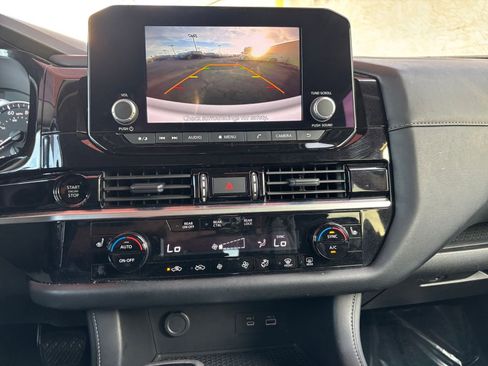 Used 2025 Nissan Pathfinder SV image 17