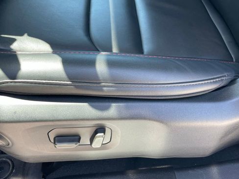 Used 2024 Jeep Gladiator Rubicon w/ Convenience Group image 10