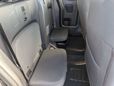 Used 2025 Nissan Frontier SV image 22