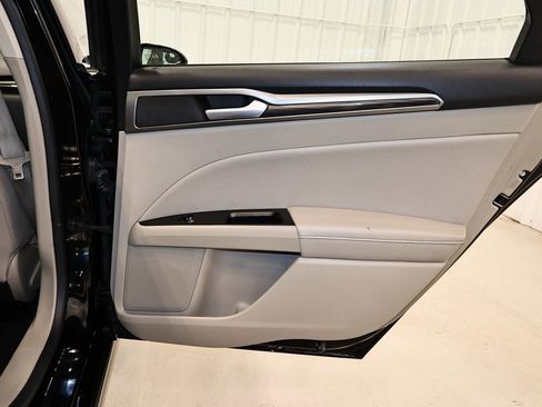 Certified 2017 Ford Fusion SE w/ Fusion SE Technology Package image 17