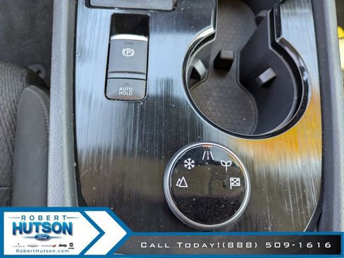 Used 2024 Nissan Rogue SV AWD/4WD image 22