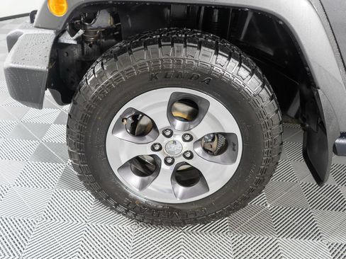 Used 2016 Jeep Wrangler Unlimited Sahara w/ Connectivity Group AWD/4WD image 22