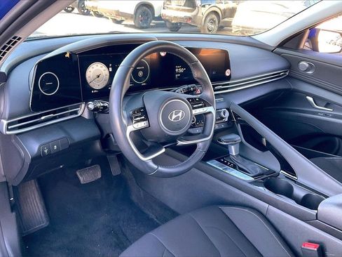 Used 2025 Hyundai Elantra SEL image 12